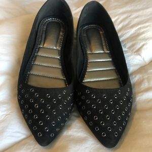 Metaphore flats with studds